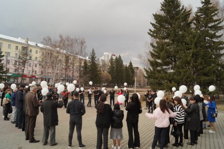 Файл:День памяти жертв геноцида армян. Барнаул (24.04.2023) 5.jpg