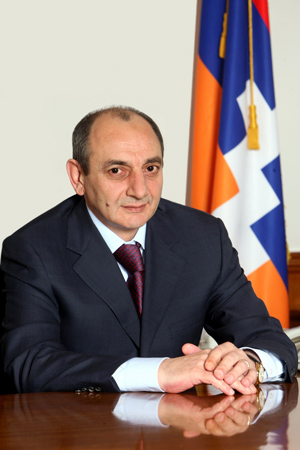 Файл:Bako Sahakian.jpg