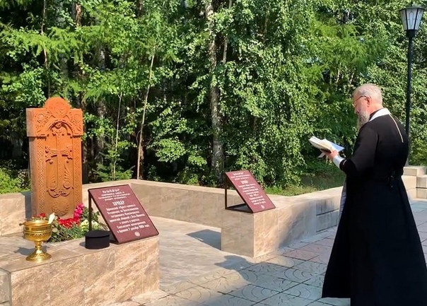 Файл:Армянская диаспора Усть-Илимск. Хачкар (22.08.2021) 4а.jpg