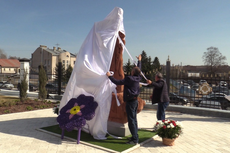 Файл:Хачкар. п. Шексна Вологодской области. Открытие (2019) 1.jpg