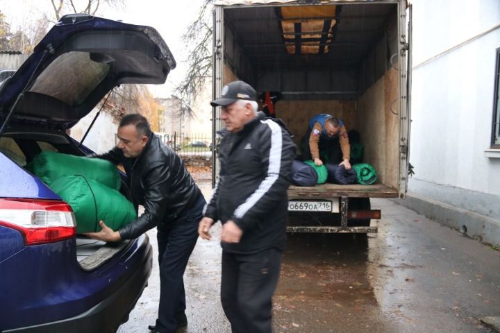 Файл:Гуманитарная помощь Мариуполю. Лениногорск (31.10.2022) 1.jpg