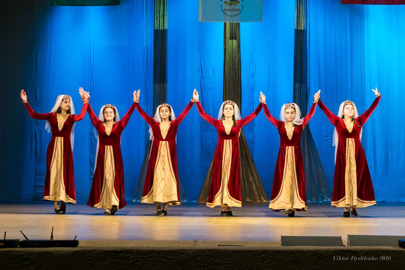 Файл:Ансамбль народного танца «Нрени» (Орёл) 20.05.2016-2.jpg