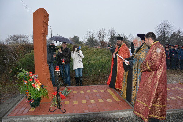 Файл:Открытие хачкара в Семикаракорске (06.12.2015) 3.jpg