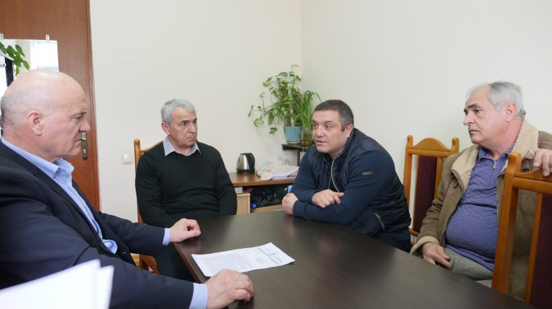 Файл:Встреча с представителями армянской религиозной общины Дагестана в Миннаце РД(3).jpg