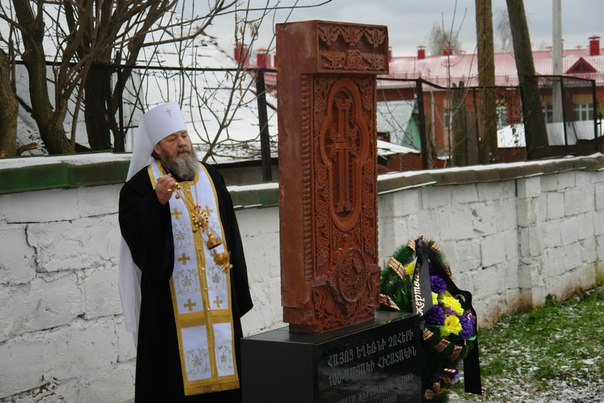 Файл:Освящение хачкара. Сарапул (07.11.2015) 6.jpg