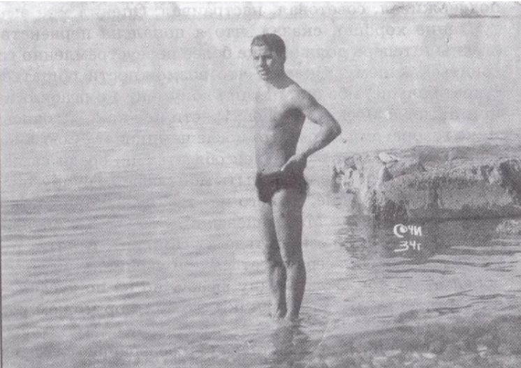 Файл:Артем Арутюнов. на отдыхе в Сочи, 1934 год..png