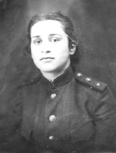 Файл:048 Военврач Елена Боннер (Лусик Кочарян).jpg