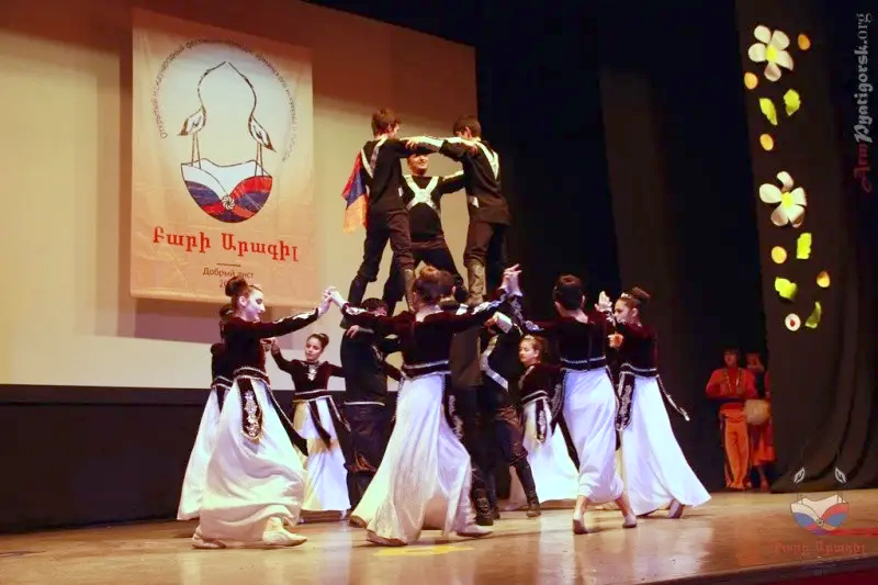 Файл:10 лет ансамблю «Нор Дар» (Ессентуки) 1.jpg