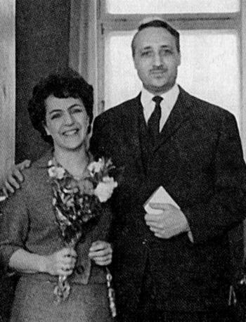 Файл:Инна Генс и Василий Катанян (младший) в загсе. 1963.jpg