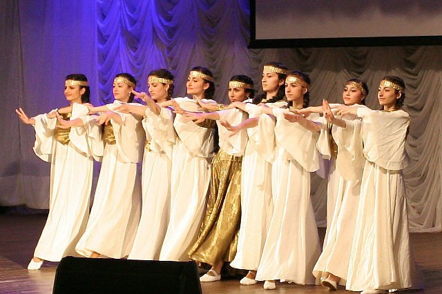 Файл:Ансамбль народного танца «Киликия» (Курск) (2015) 1.jpg