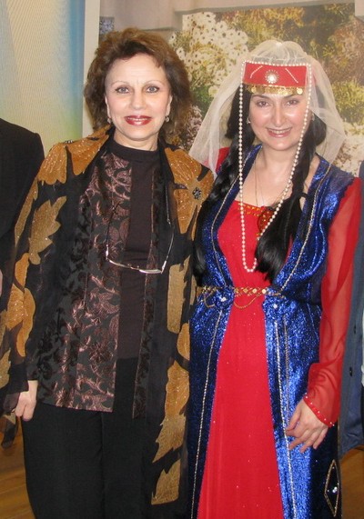 Файл:11 Ruzanna Lisitsian s armyanskoi pevitsei Marlena Mosh.jpg