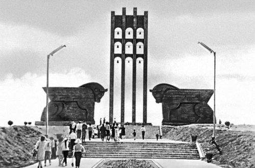 Файл:Мемориальный комплекс в честь битвы под Сардарапатом в 1918.jpg