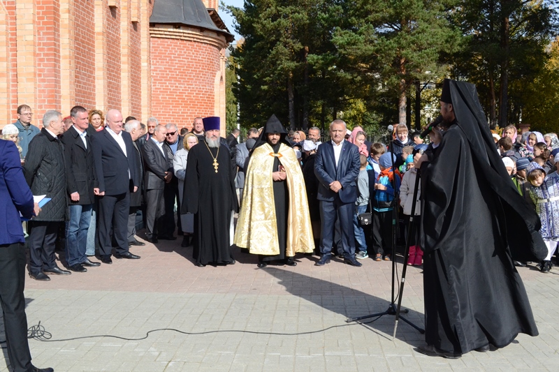 Файл:Армянская община г. Урай - освящение хачкара 2015 г. - 6.jpg