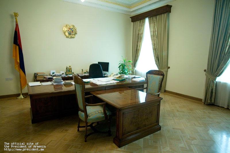 Файл:Резиденция Президента Армении.jpeg