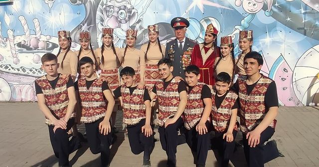 Файл:Хореографический ансамбль «Арин-Берд» (Томск) 2f.jpg