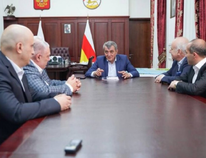 Файл:Культурно-просветительский фонд памяти Арно Бабаджаняна (Владикавказ) - 2.jpg
