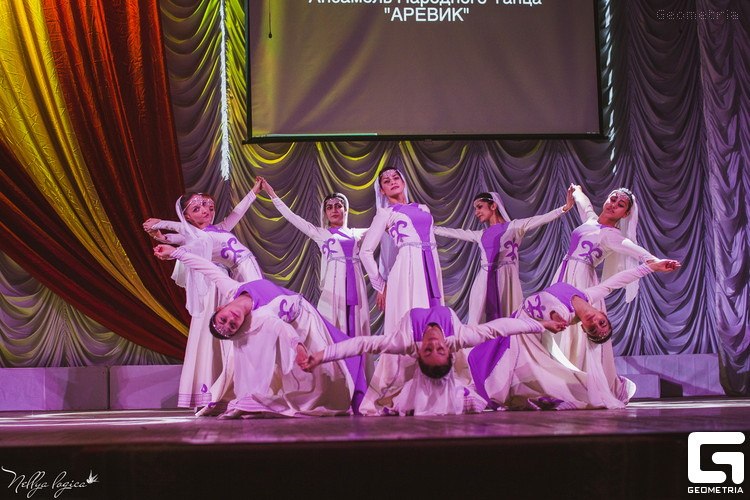 Файл:Вокально-хореографический ансамбль «Аревик» (Астрахань) 08.01.2015.jpg