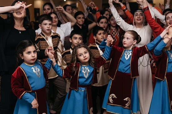 Файл:Ансамбль армянского танца «Эребуни» (Краснодар) 7 лет школе танцев 2.jpg