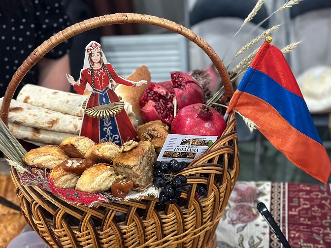 Файл:Армянская национально-культурная автономия Выборгского района «Урарту» (06.11.2023) 2.jpg