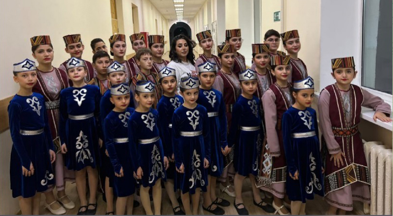 Файл:Ансамбль армянского танца «Ани» (Славянск-на-Кубани) 1.jpg