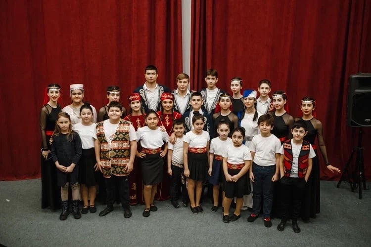 Файл:Творческий коллектив «Адана». День родного языка. Чувашия (18.02..2023) 2.jpg
