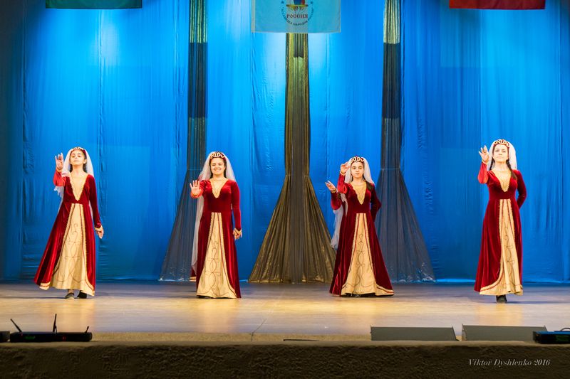 Файл:Ансамбль народного танца «Нрени» (Орёл) 20.05.2016-1.jpg