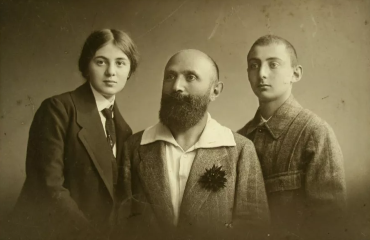 Файл:Евгений Миткевич, Леон Стефанович и его сын Михаил.png