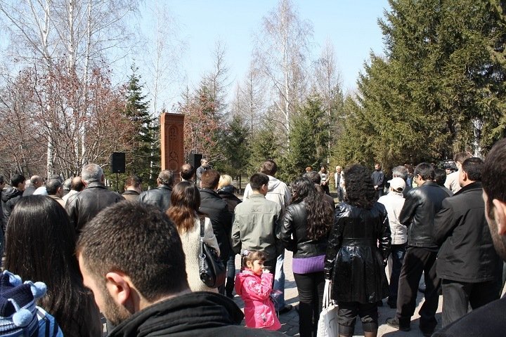 Файл:Открытие хачкара в честь 2000-летия Рождества Христова (Новосибирск) 1.jpg