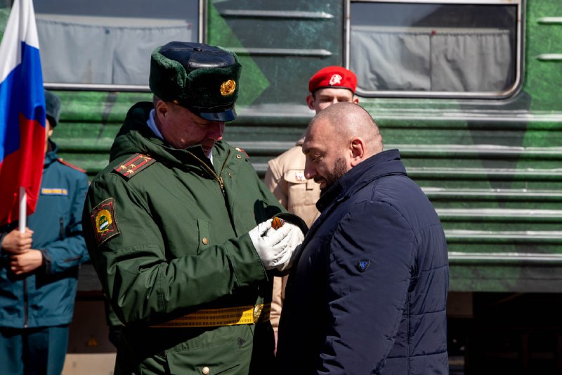 Файл:Оганнисян Рафик Меружанович - награждение медалью от МО РФ.jpeg