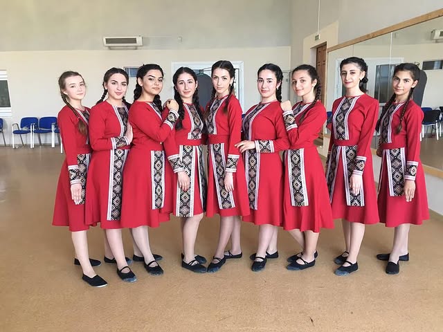 Файл:Танцевальный коллектив «Арарат» (Витязево) - 3.jpg