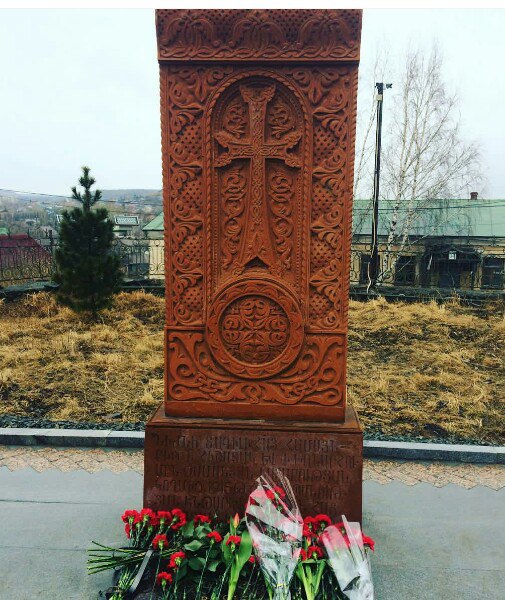 Файл:Хачкар в память жертв геноцида армян 1915 г. (Нижний Тагил) 24.04.2018.jpg