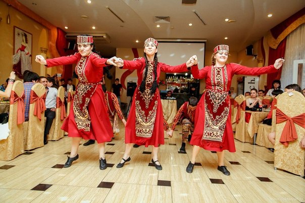 Файл:Ансамбль армянского танца «Ераз» (Краснодар) 26.10.2015-1.jpg