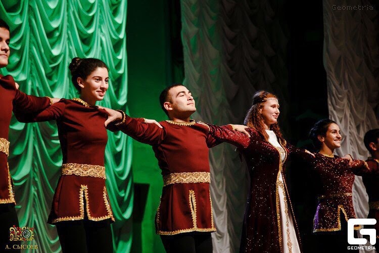 Файл:Армянский танцевальный ансамбль «Аракс» (Астрахань) 2.jpg