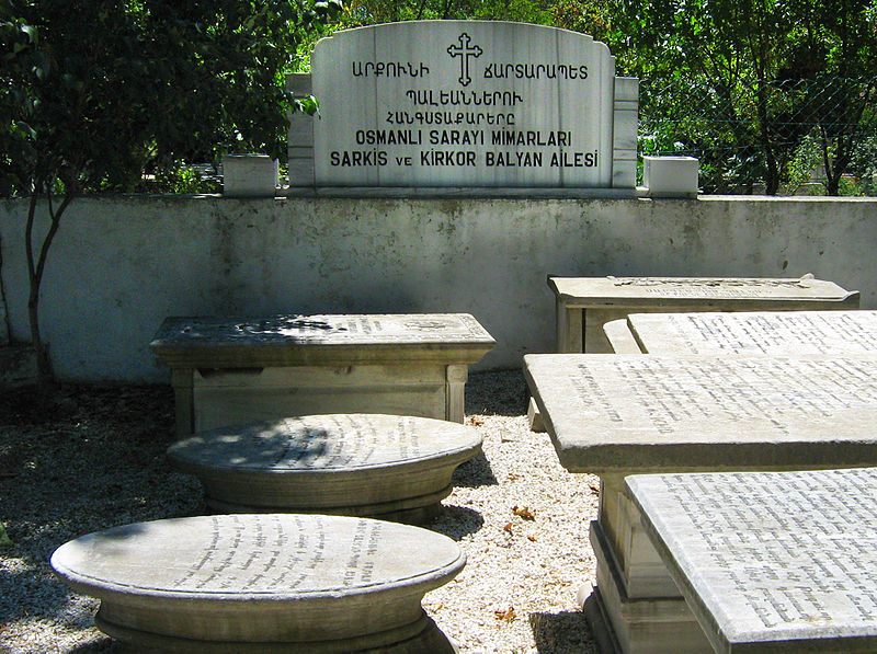 Файл:Graves of the Balyan family.jpg