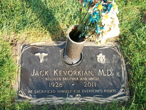 Файл:Jacob «Jack» Kevorkian11.jpg