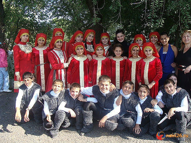 Файл:Ансамблю «Гарун» (Георгиевск) - 20 лет (2014) 2.jpg