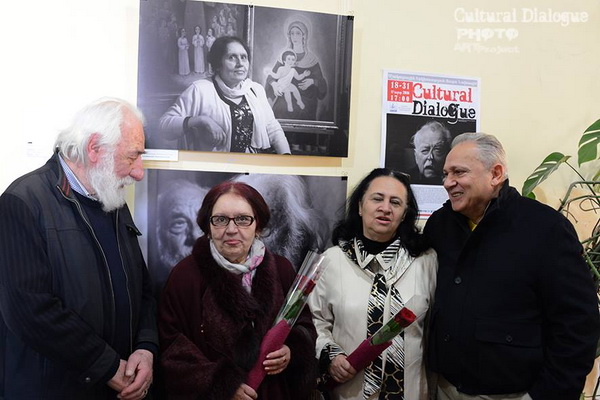 Файл:С женой и художниками Владимиром Григоряном и Флорой Багдасарян.jpg