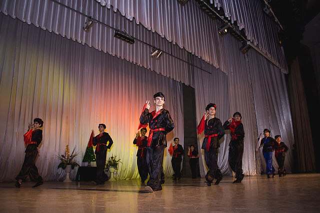 Файл:Ансамбль народного танца «Киликия» (Курск) (2015) 2.jpg