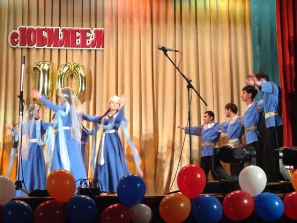 Файл:Танцевальный ансамбль «Звартноц» (Волгоград) 02.04.2014 - 4.jpg
