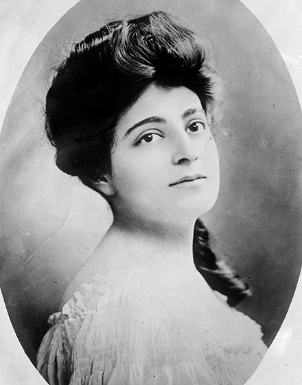 Файл:Flora Mangasarian.jpg