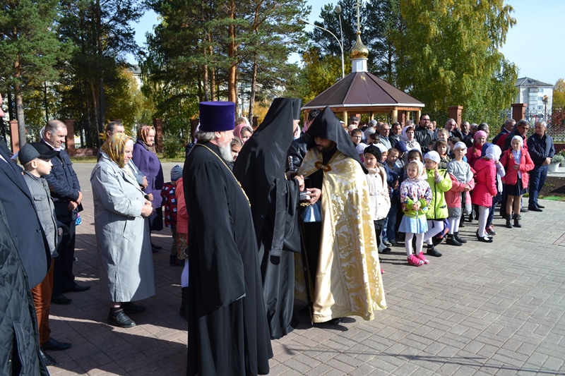 Файл:Армянская община г. Урай - освящение хачкара 2015 г. - 5.jpg