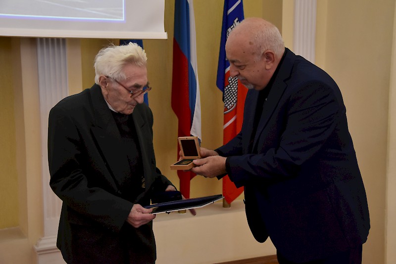 Файл:Дюргеров Никита Георгиевич почетный член.jpg