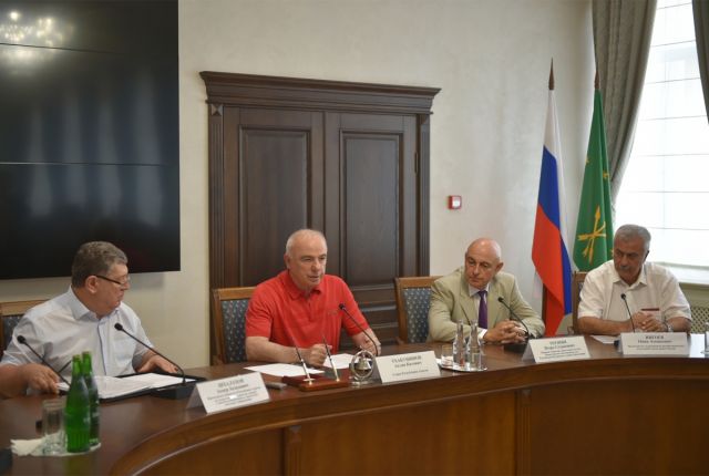 Файл:Глава Адыгеи встретился с представителями армянской диаспоры.jpg