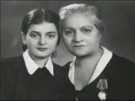 Файл:Ольга Гулазян с внучкой Ольгой Гулазян.jpg