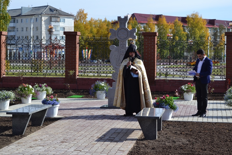 Файл:Армянская община г. Урай - освящение хачкара 2015 г. - 4.jpg