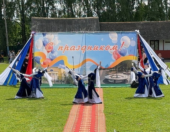Файл:Ансамбль армянского народного танца «Наири» (Иваново) 16.06.2023 -1.jpg