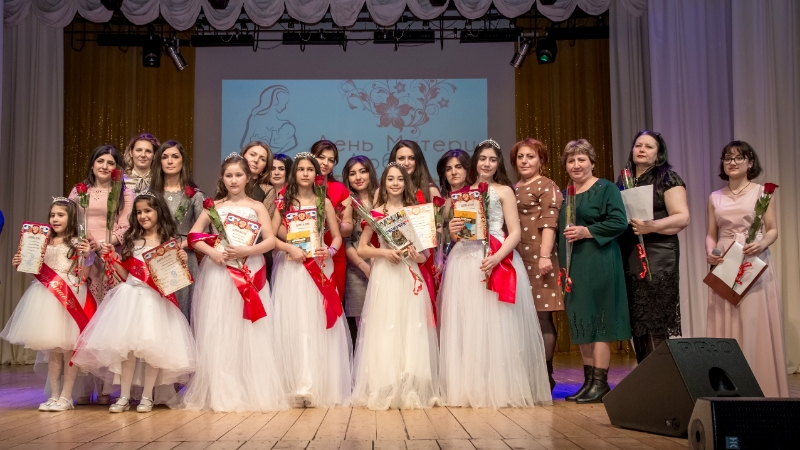 Файл:Праздник Материнства и красоты в ДК Лениногорска (09.04.2019).jpg