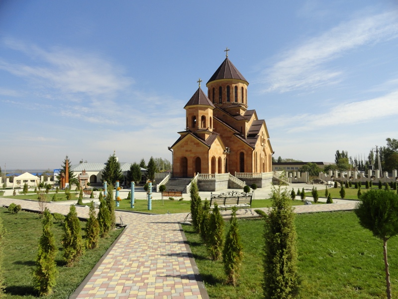 Файл:Церковь Сурб Геворг (Георгиевск) экстерьер.jpg