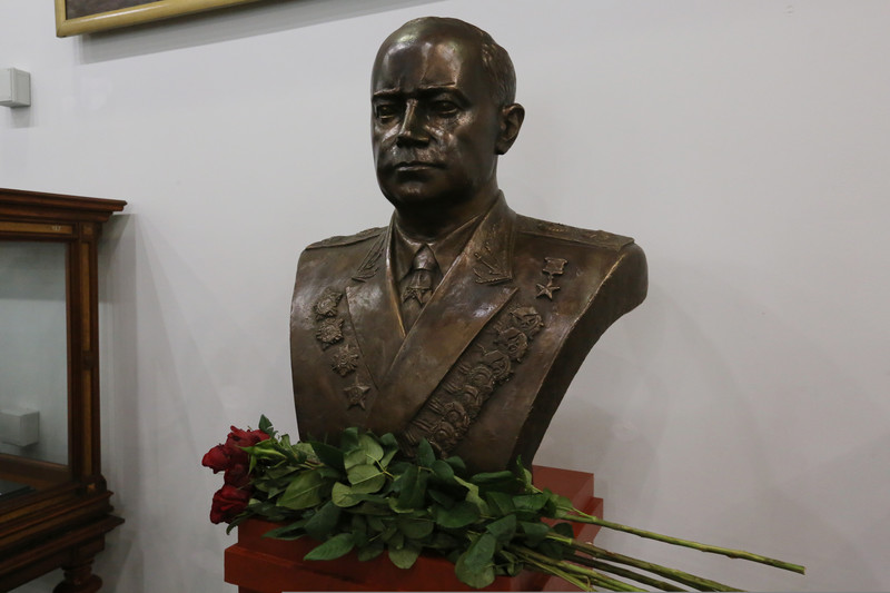 Файл:Бюст адмирала Исакова ГП 1.jpg