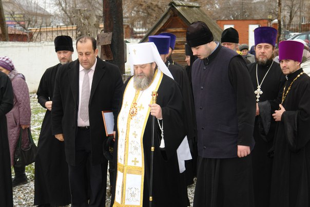 Файл:Освящение хачкара. Сарапул (07.11.2015) 7.jpg